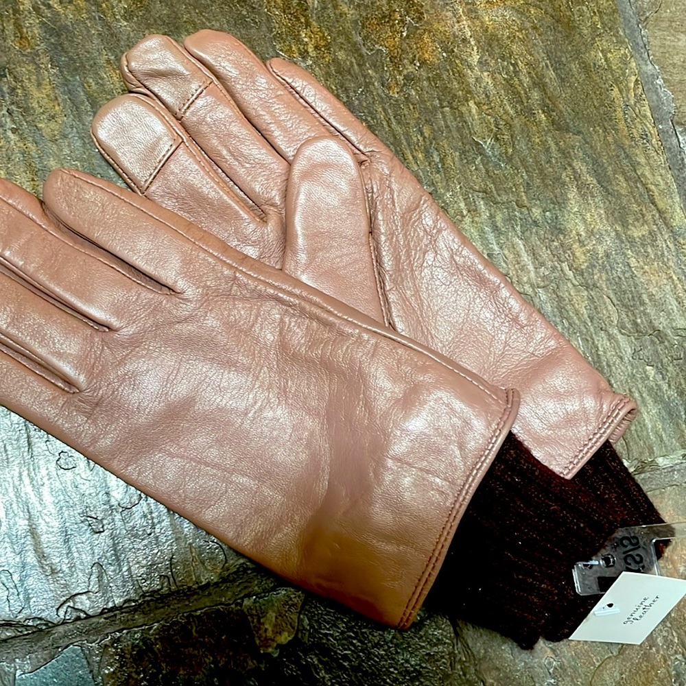Genuine Leather NWT tan gloves XS/S